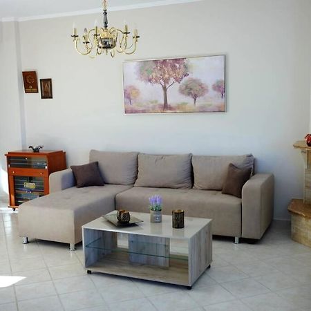 Petra'S House Villa Polychrono Bagian luar foto